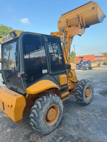 Bán xúc lật  gầu xúc 0.8m3 có tháo lắp nhanh thủy lực có càng nâng điều hòa đầy đủ