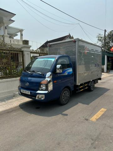 Cần bán Huyndai h100 đời 2016 máy cơ thùng bệ chắc chắn