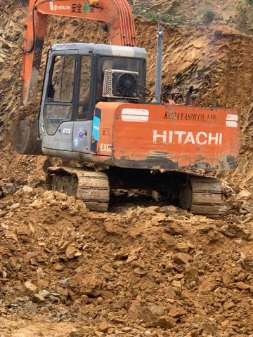 Cần bán máy Hitachi 60-2 , hoạt động tốt