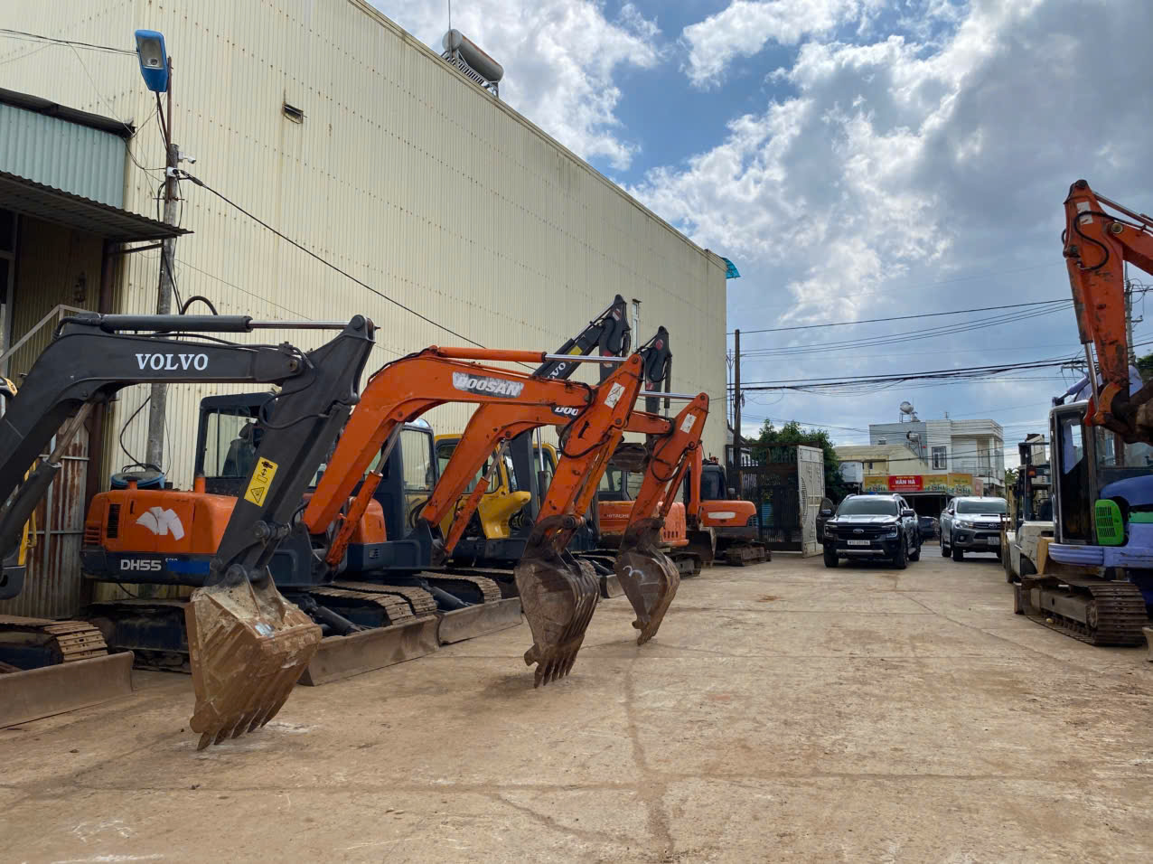 bai dang san rat nhieu may cong trinh to nho du loai cho cac anh em lua chon