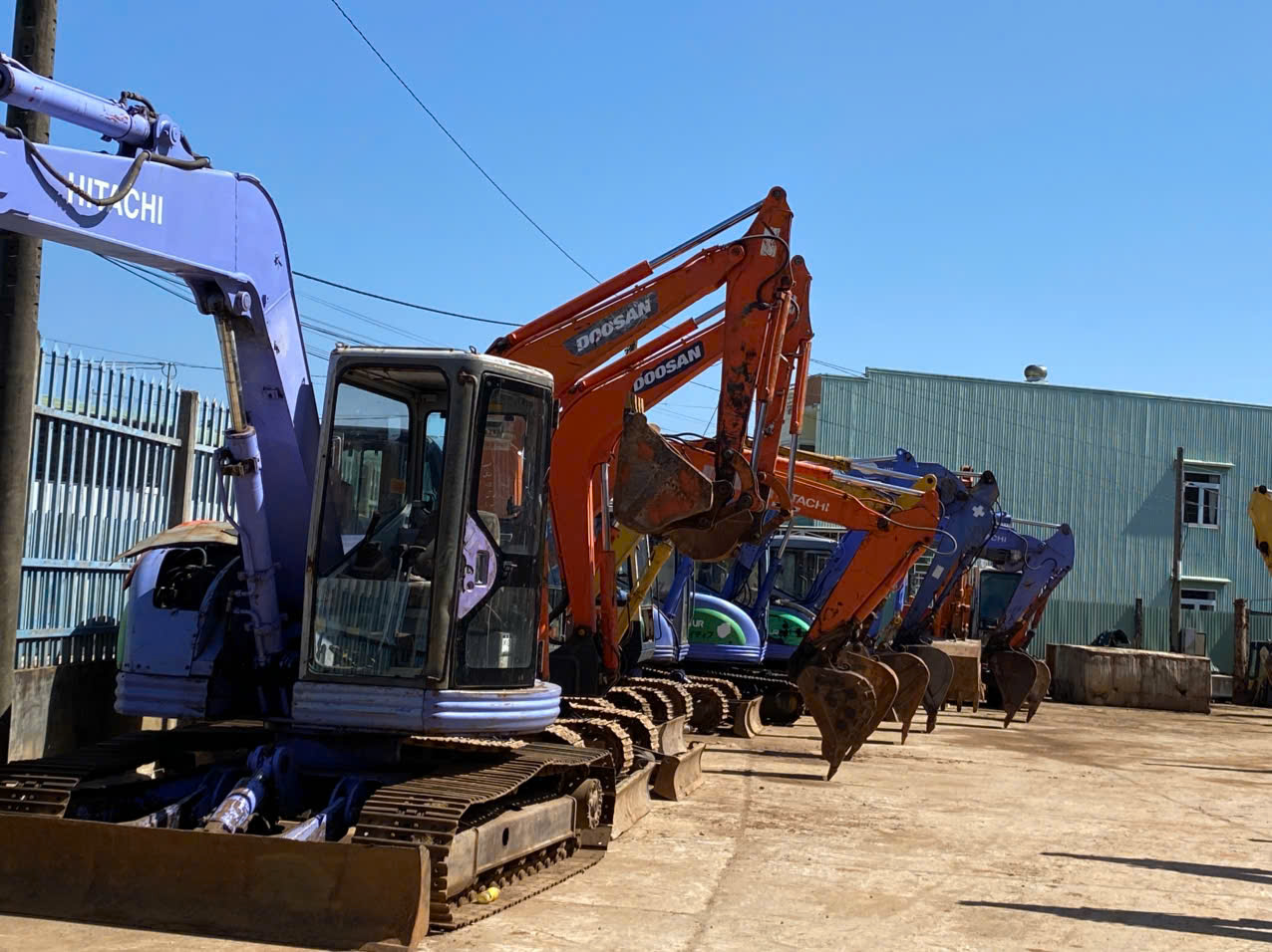 bai dang san rat nhieu may cong trinh to nho du loai cho cac anh em lua chon