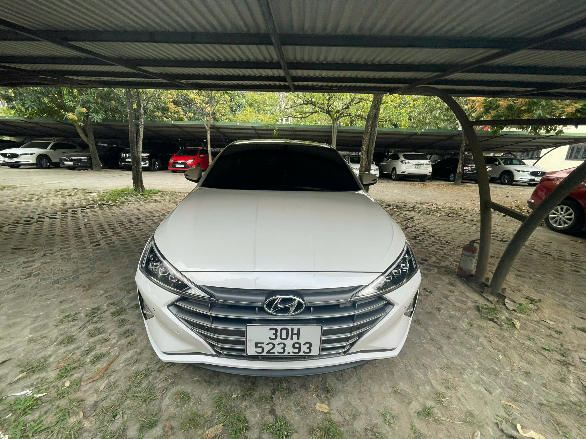 ban hyundai elantra 2022 trang 25000 km- 495 trieu