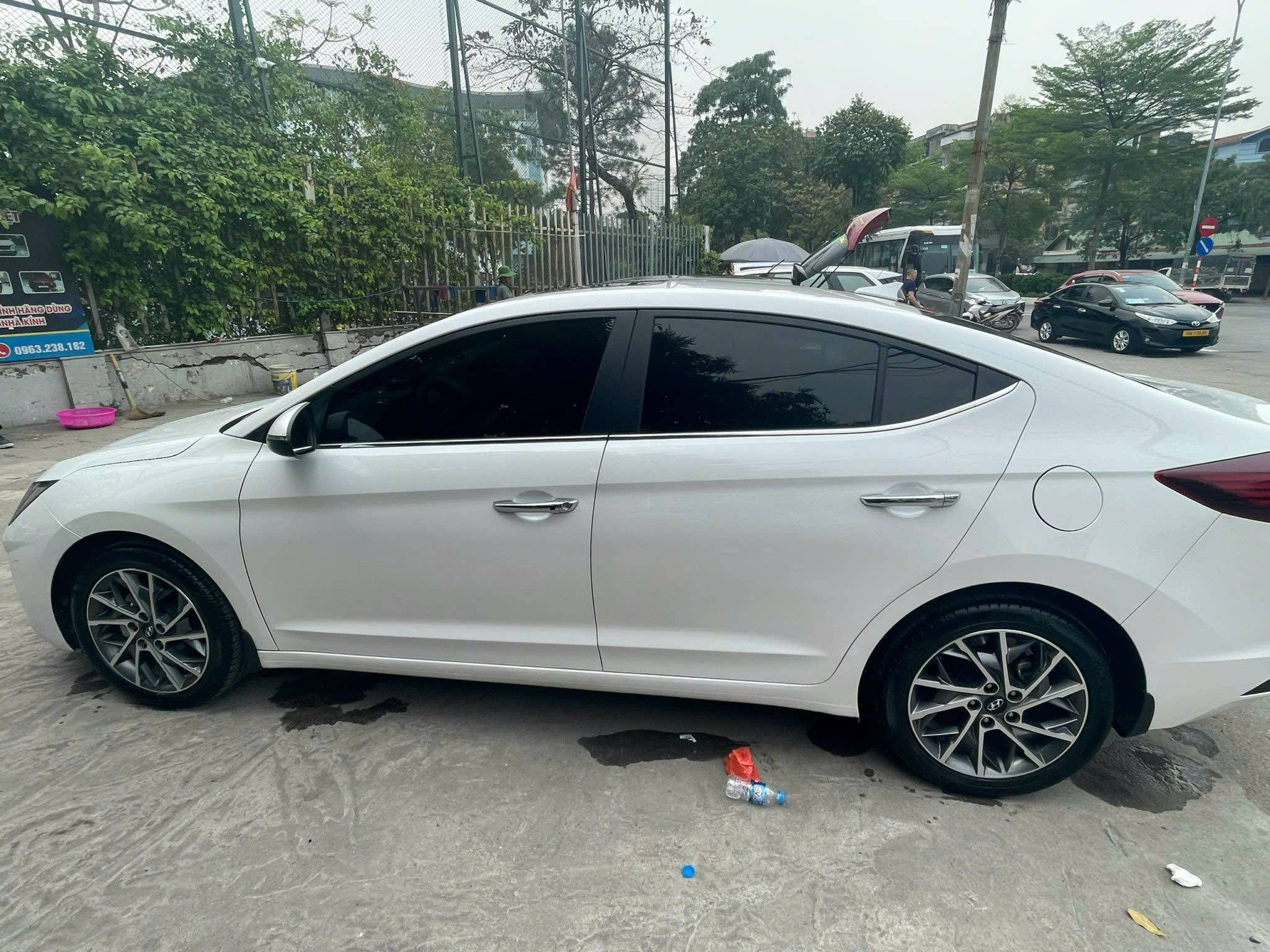 ban hyundai elantra 2022 trang 25000 km- 495 trieu