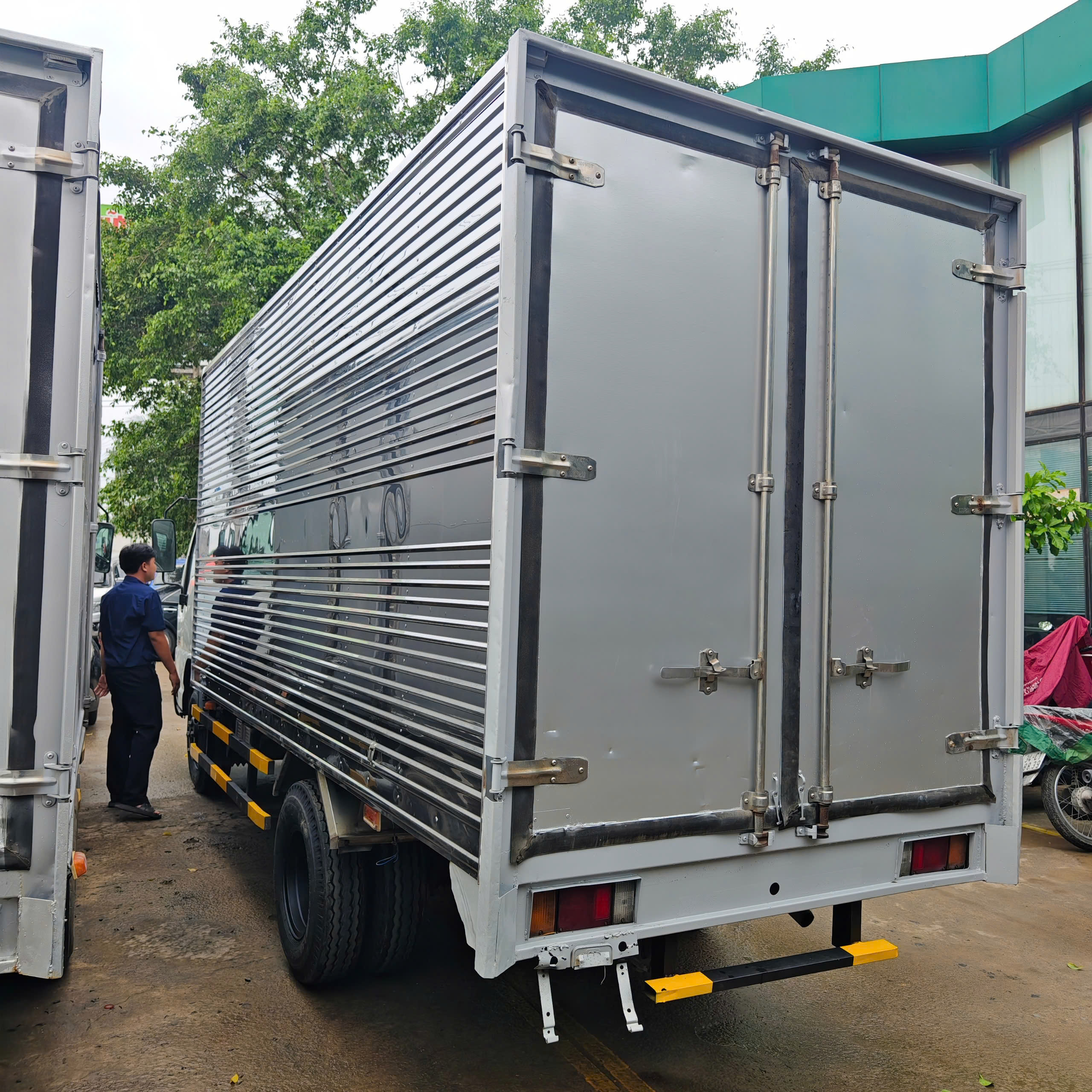 ban isuzu qkr kin 2019 1950kg 370tr 29h-238.78