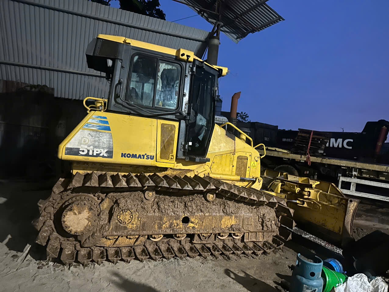 ban may ui komatsu d51px -22 sx2013