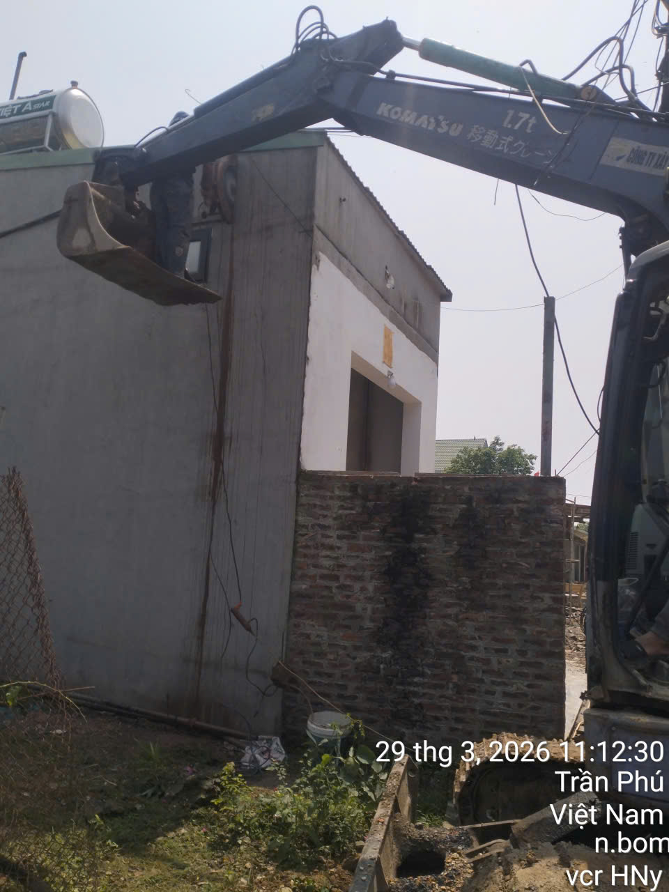 ban may xuc komatsu , hoat dong tot , cty suat hoa don ,