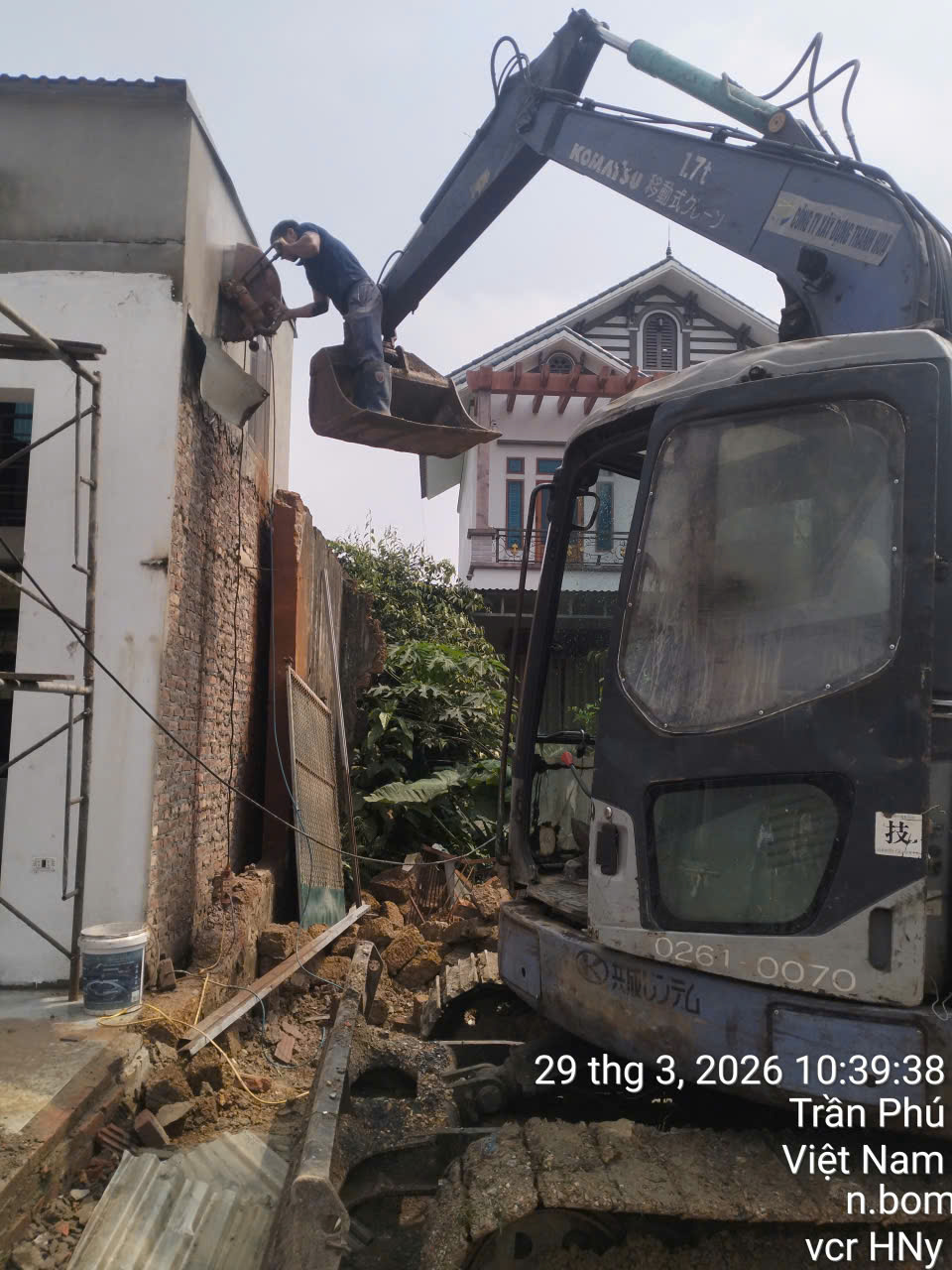 ban may xuc komatsu , hoat dong tot , cty suat hoa don ,