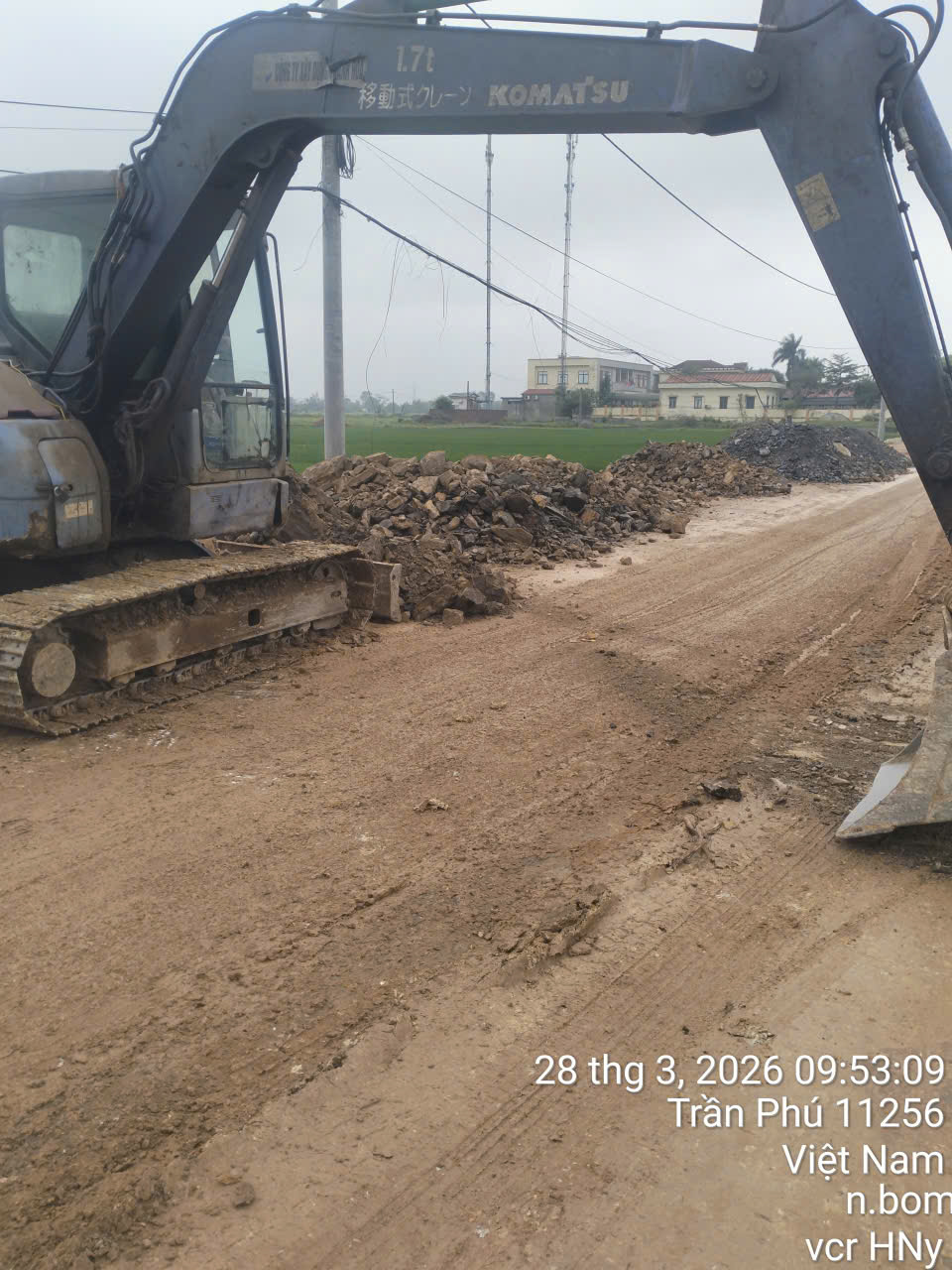 ban may xuc komatsu , hoat dong tot , cty suat hoa don ,
