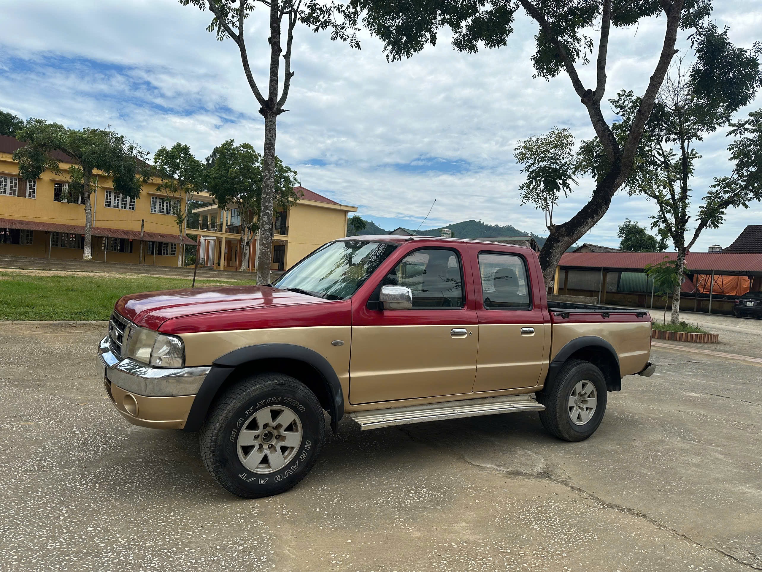 ban xe ford sx204 2 cau may dau