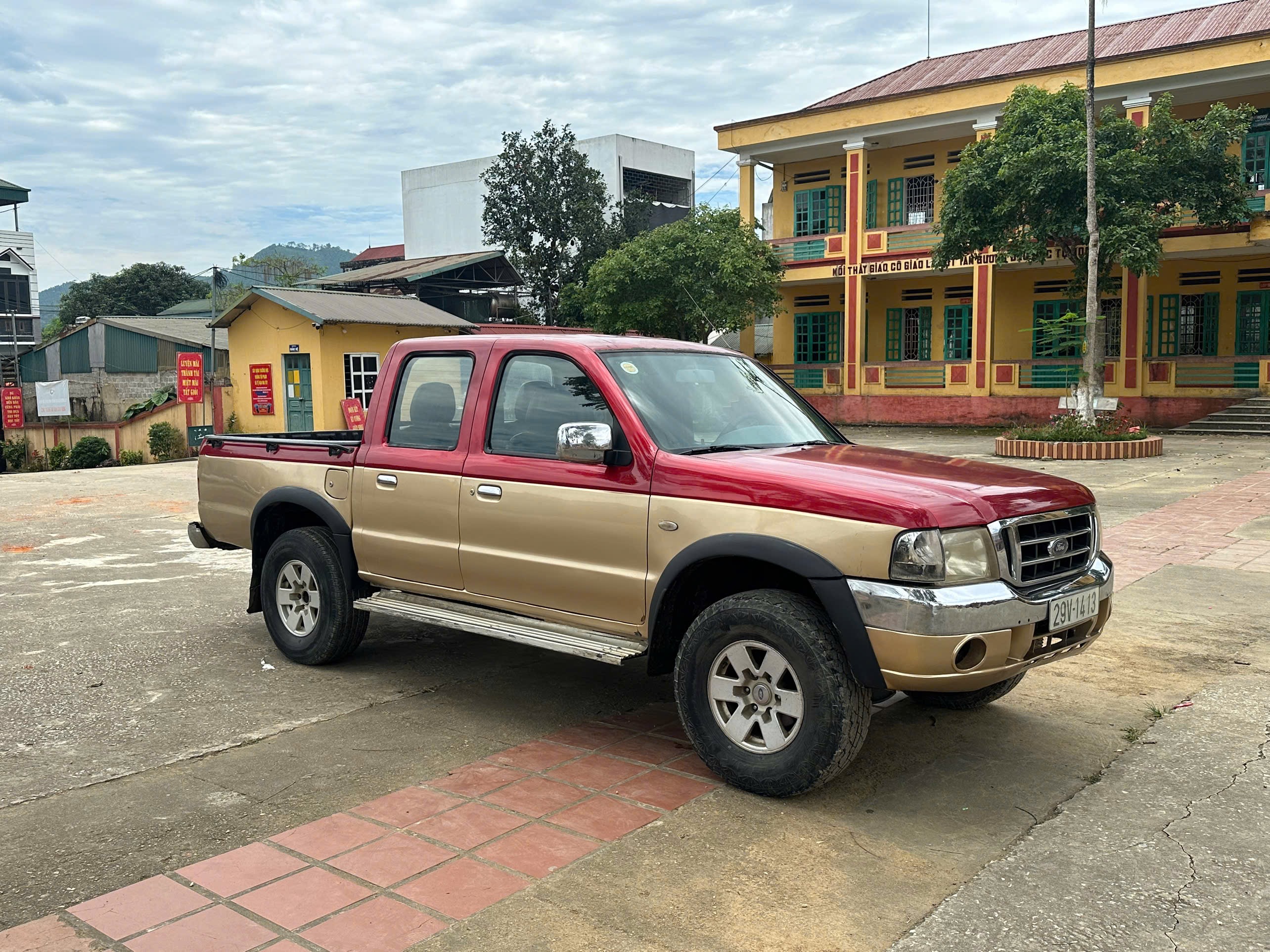 ban xe ford sx204 2 cau may dau