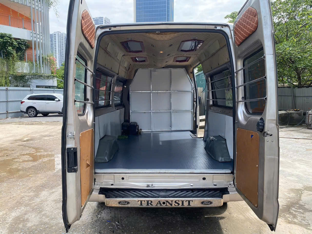 ban xe ford transit sx2013