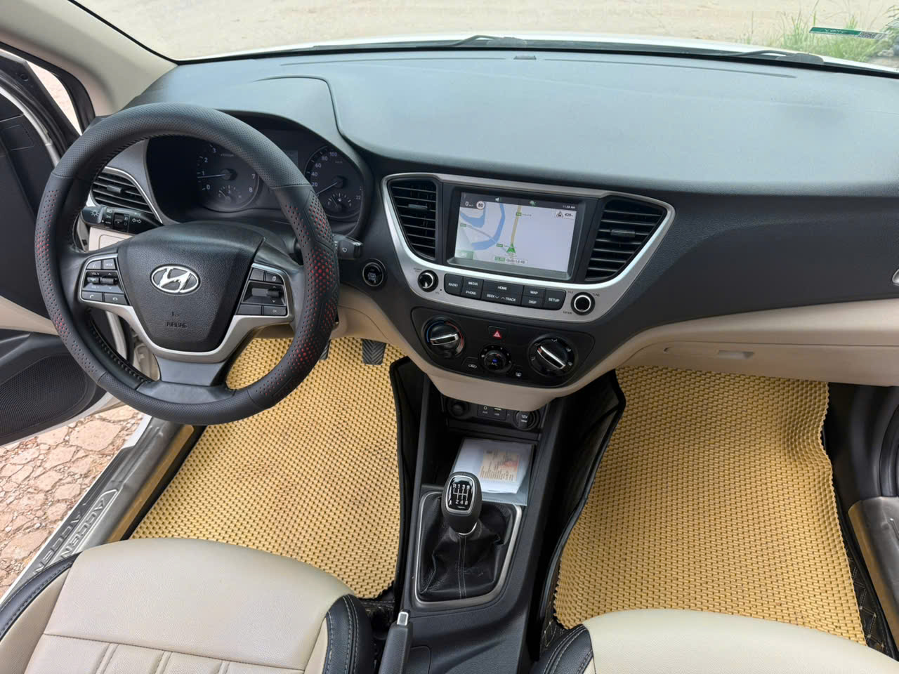 ban xe huyndai accent sx2019