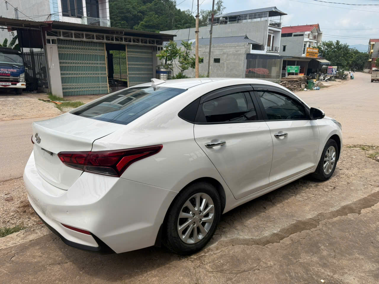 ban xe huyndai accent sx2019