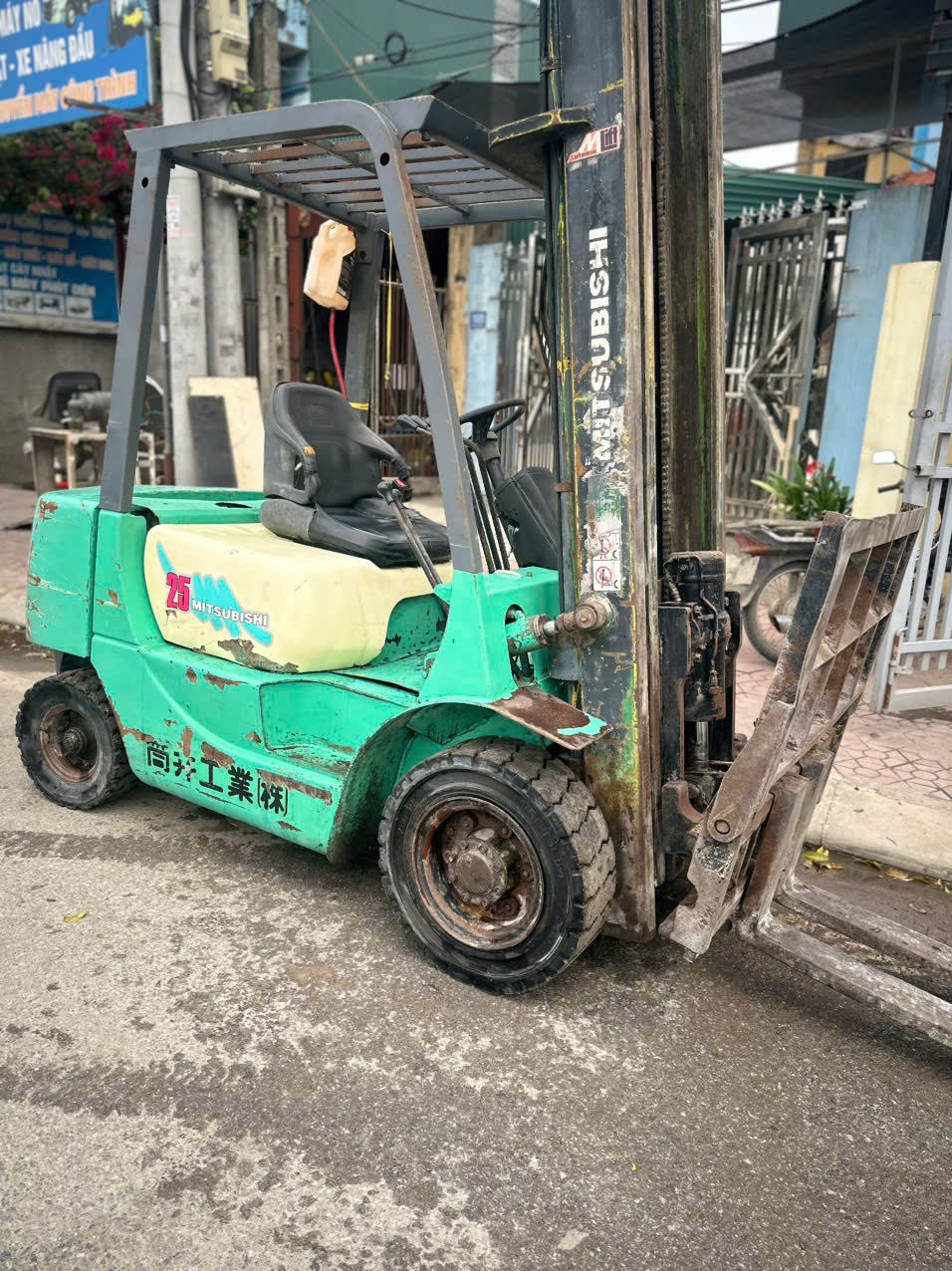 ban xe nang hang cong ty thanh ly 2.5 tan so san