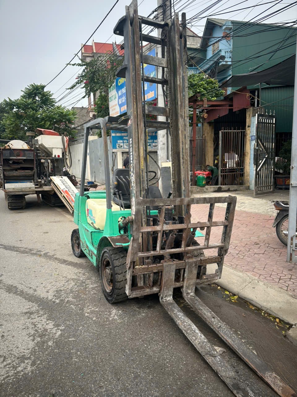 ban xe nang hang cong ty thanh ly 2.5 tan so san