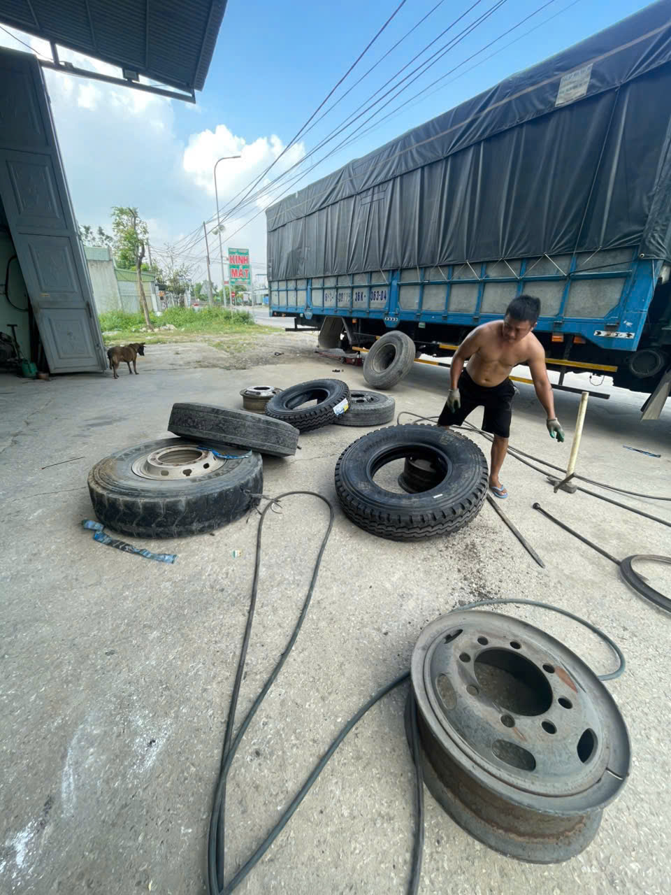 ban xe olin 800a sx2011 , rong 2m4 cao 2m6dai 9m3