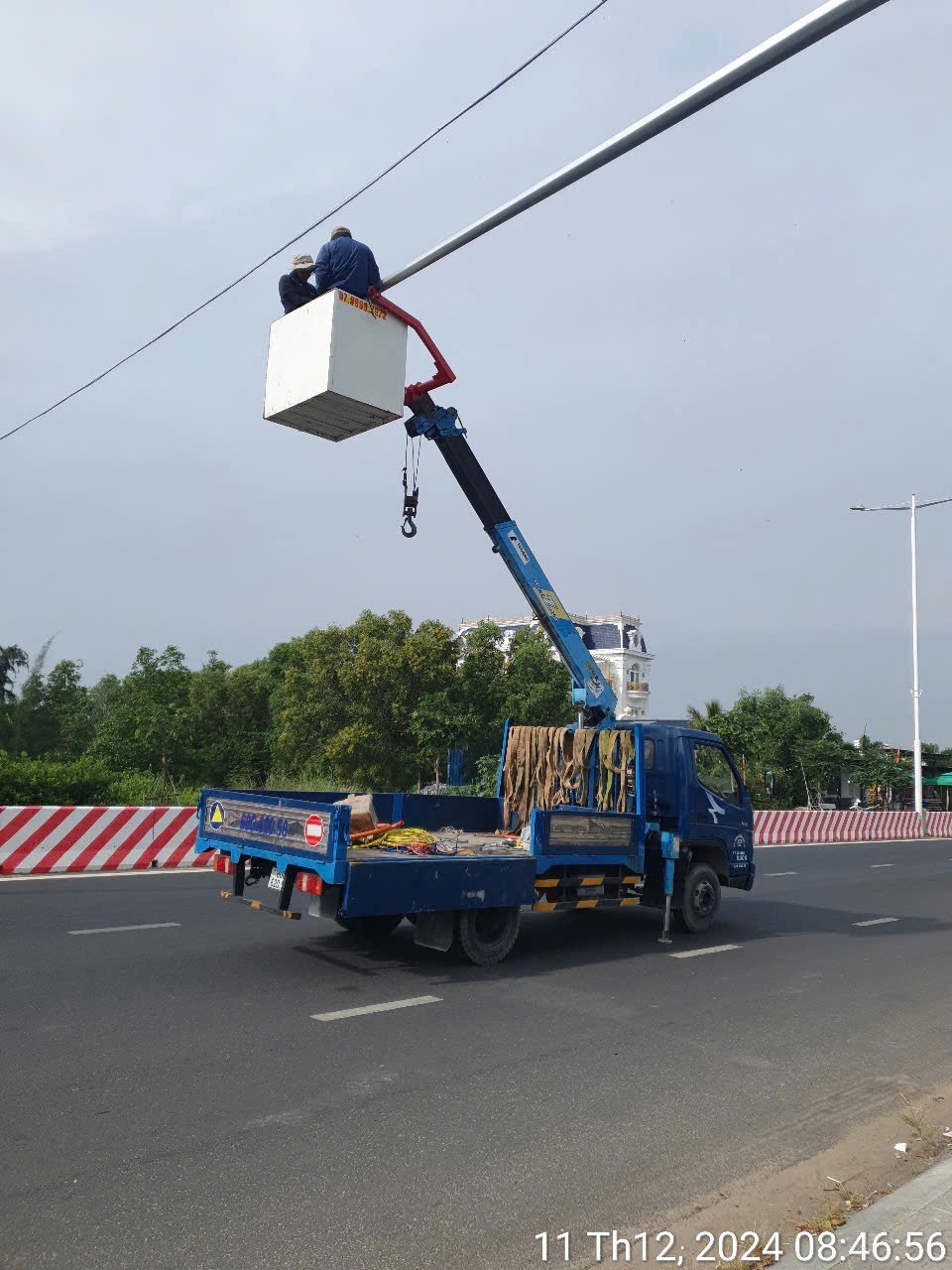 ban xe tai cau veam sx2013 , can cau bai nhat tadano 2 tan , 4 khuc cabin may dep , gam may kia , anh em thien chi lh 0799997972 . xe ba ria , vung ta