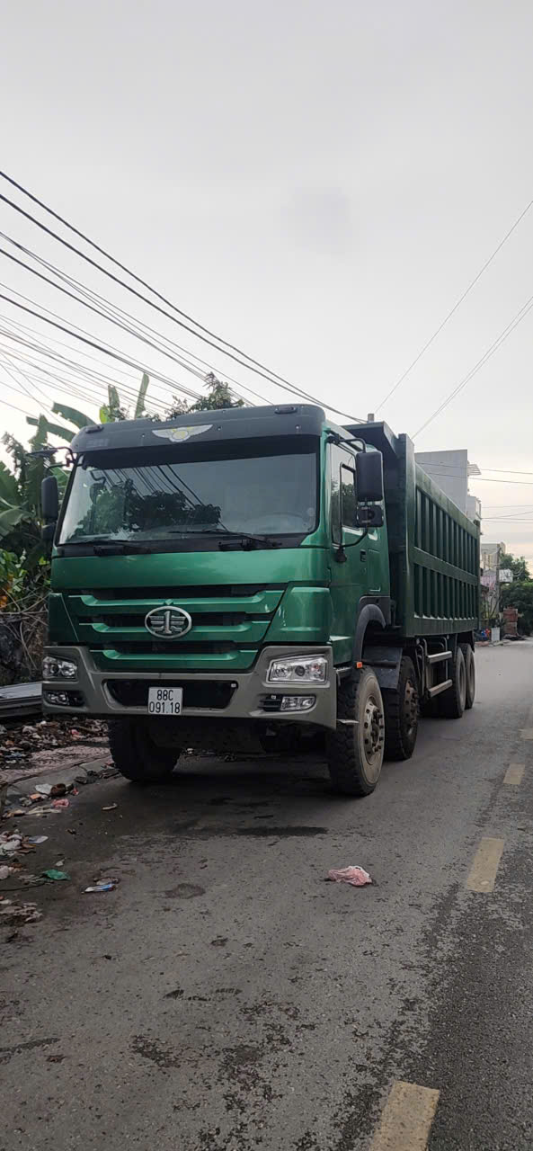 ban xe tai faw  , dang kiem moi tinh