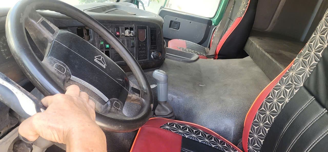 ban xe tai faw  , dang kiem moi tinh