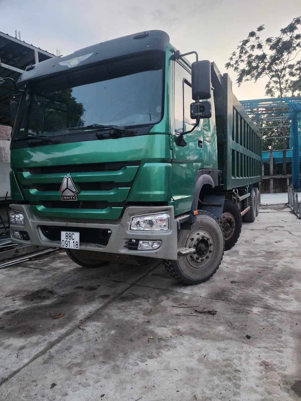 ban xe tai faw  , dang kiem moi tinh