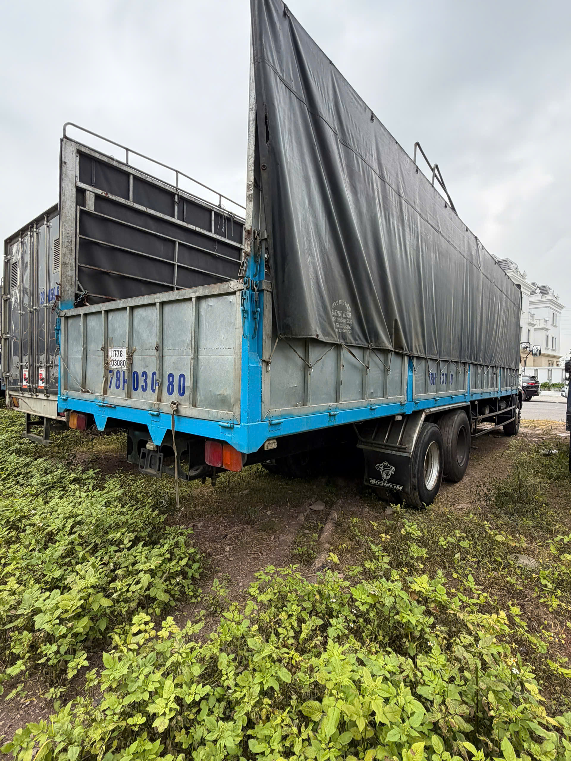 ban xe tai hino 3chan 2cau that doi 210