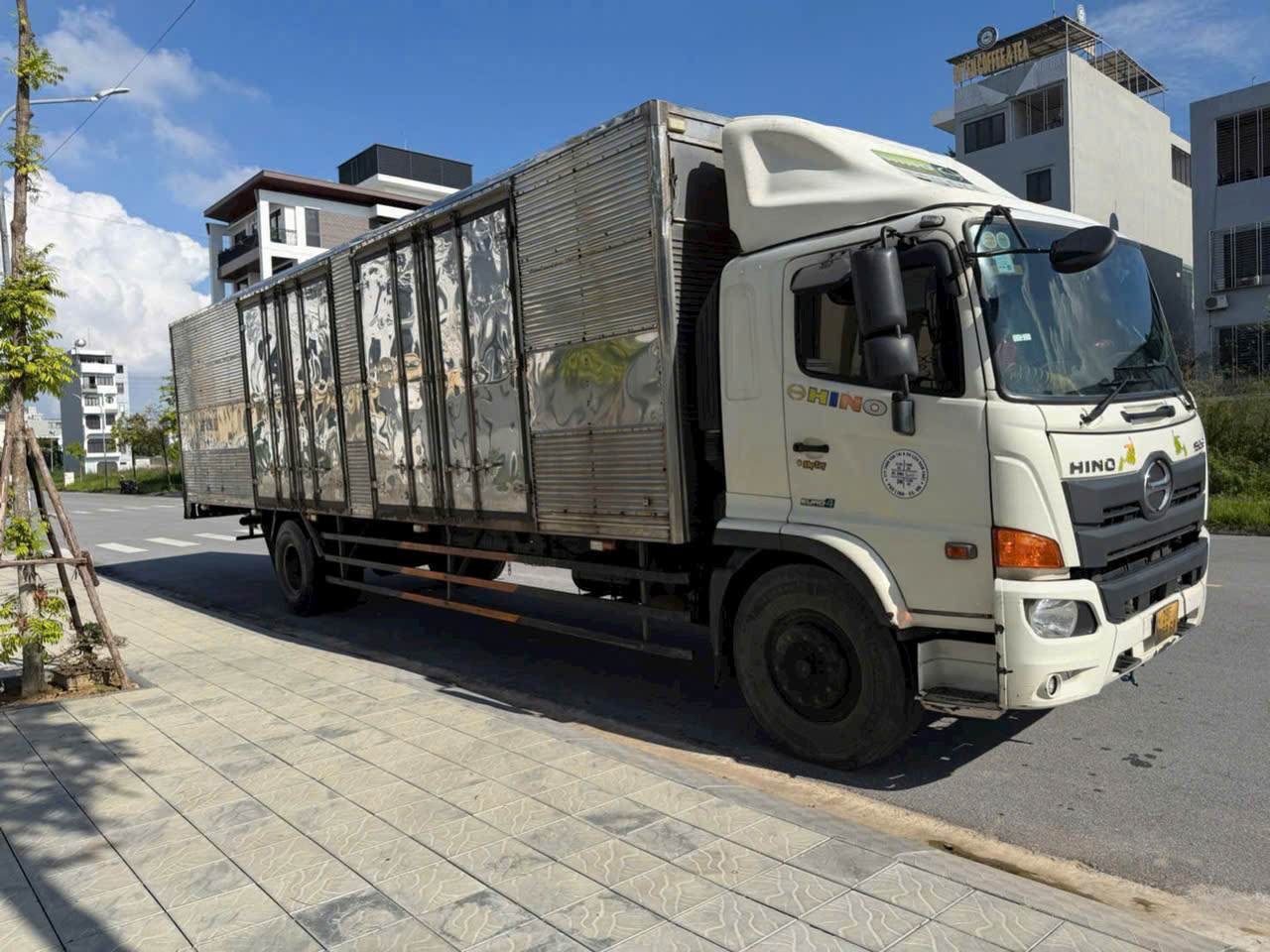 ban xe tai hino 8tan doi 2023 thung dai 10m