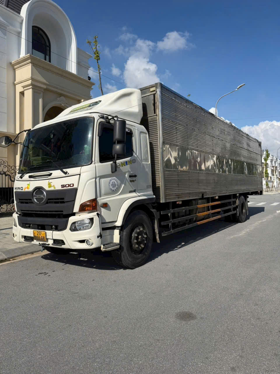 ban xe tai hino 8tan doi 2023 thung dai 10m