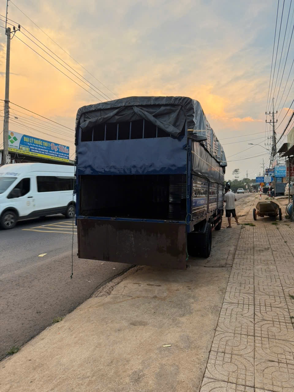 ban xe tai huyndai 110 sx2021