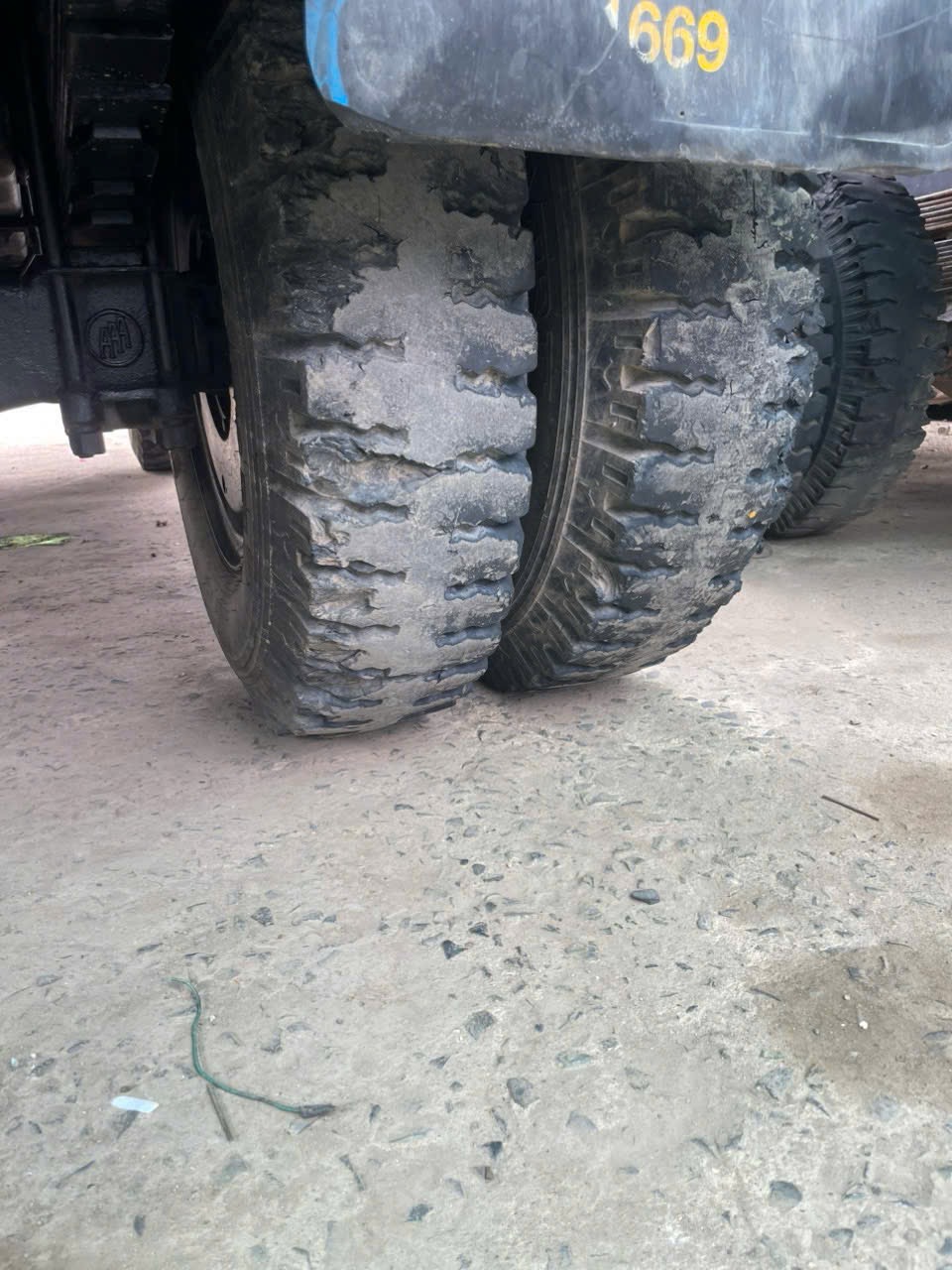 ban xe tai thaco 7.7t sx2015 luu hanh kham mo