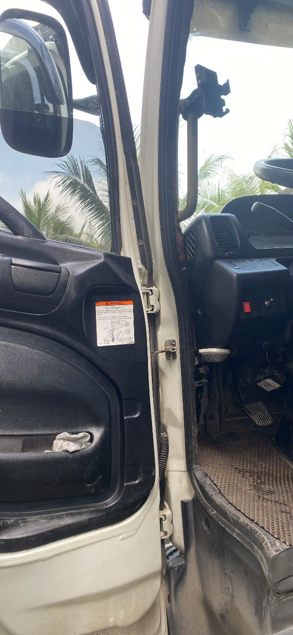 ban xe tai thung hino 3 chan thung ngan 7.8m