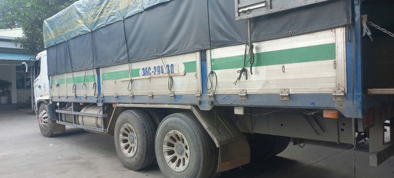 ban xe tai thung hino 3 chan thung ngan 7.8m