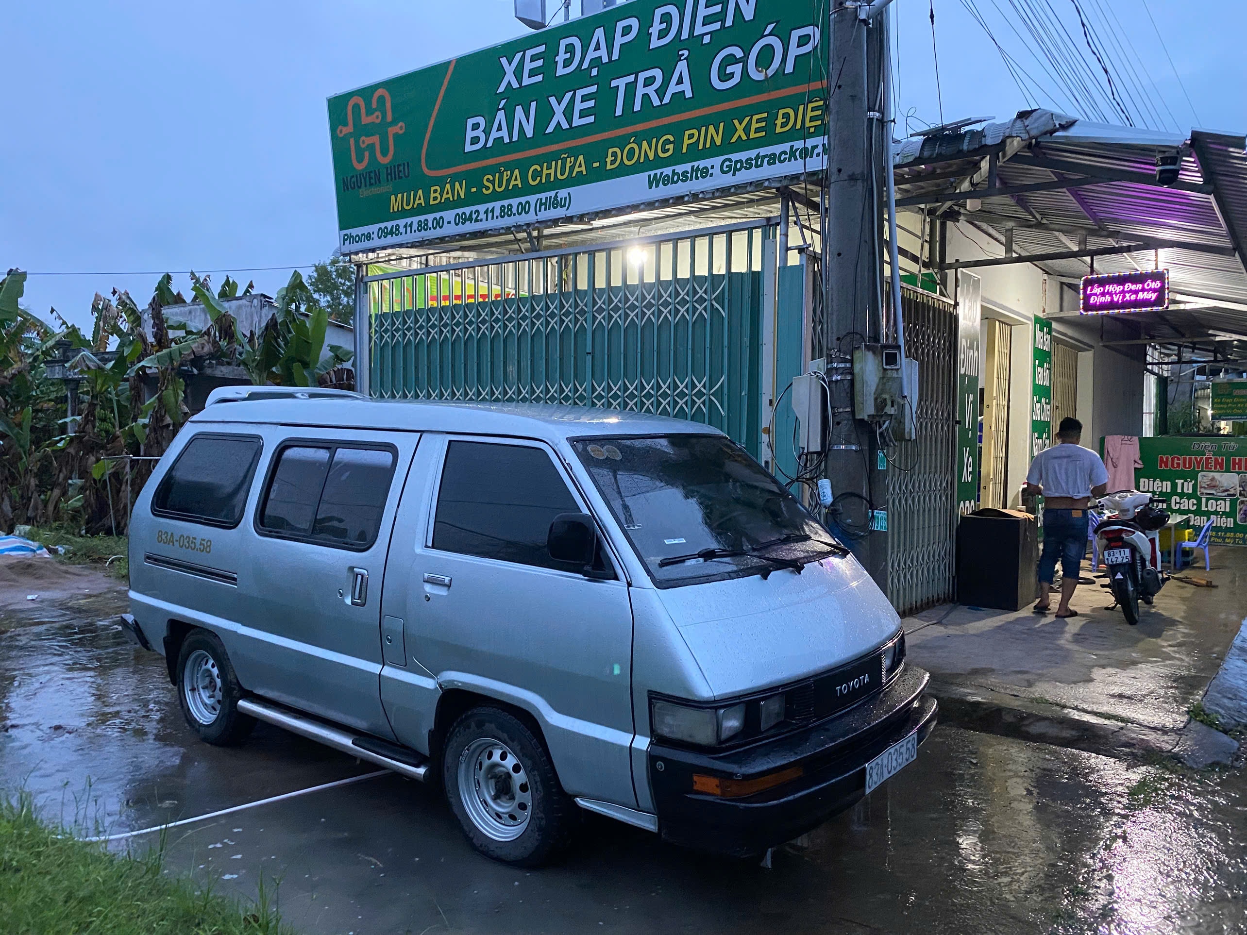 ban xe toyota 7 cho xe chay nghiem chinh may moc ok chay xa tot