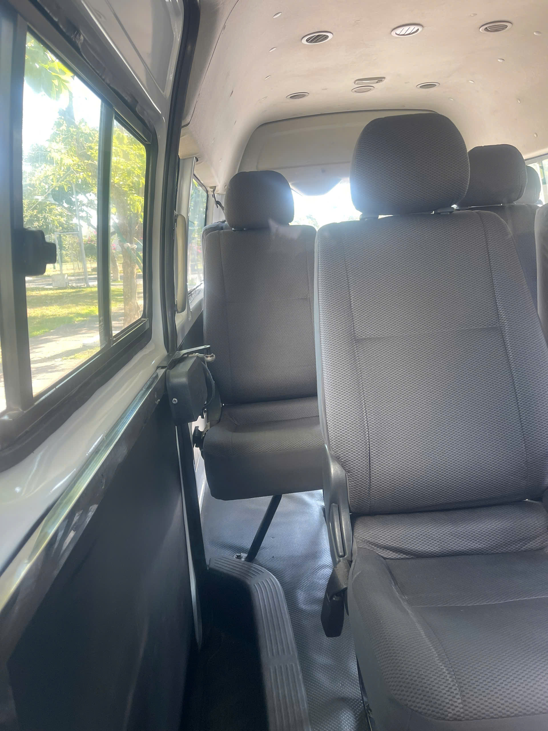 ban xe toyota hiace  toyota 16 cho sx2013