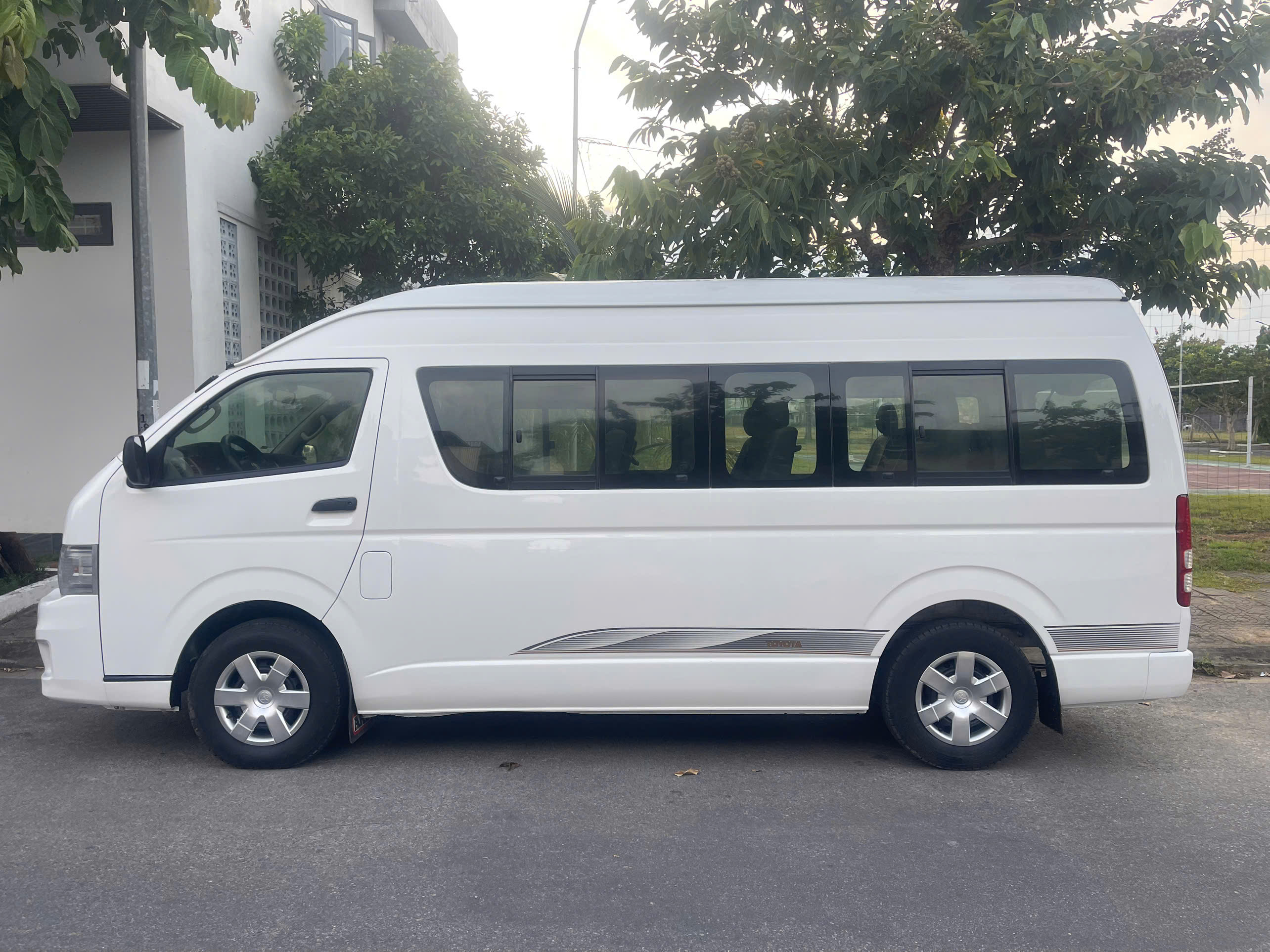 ban xe toyota hiace  toyota 16 cho sx2013