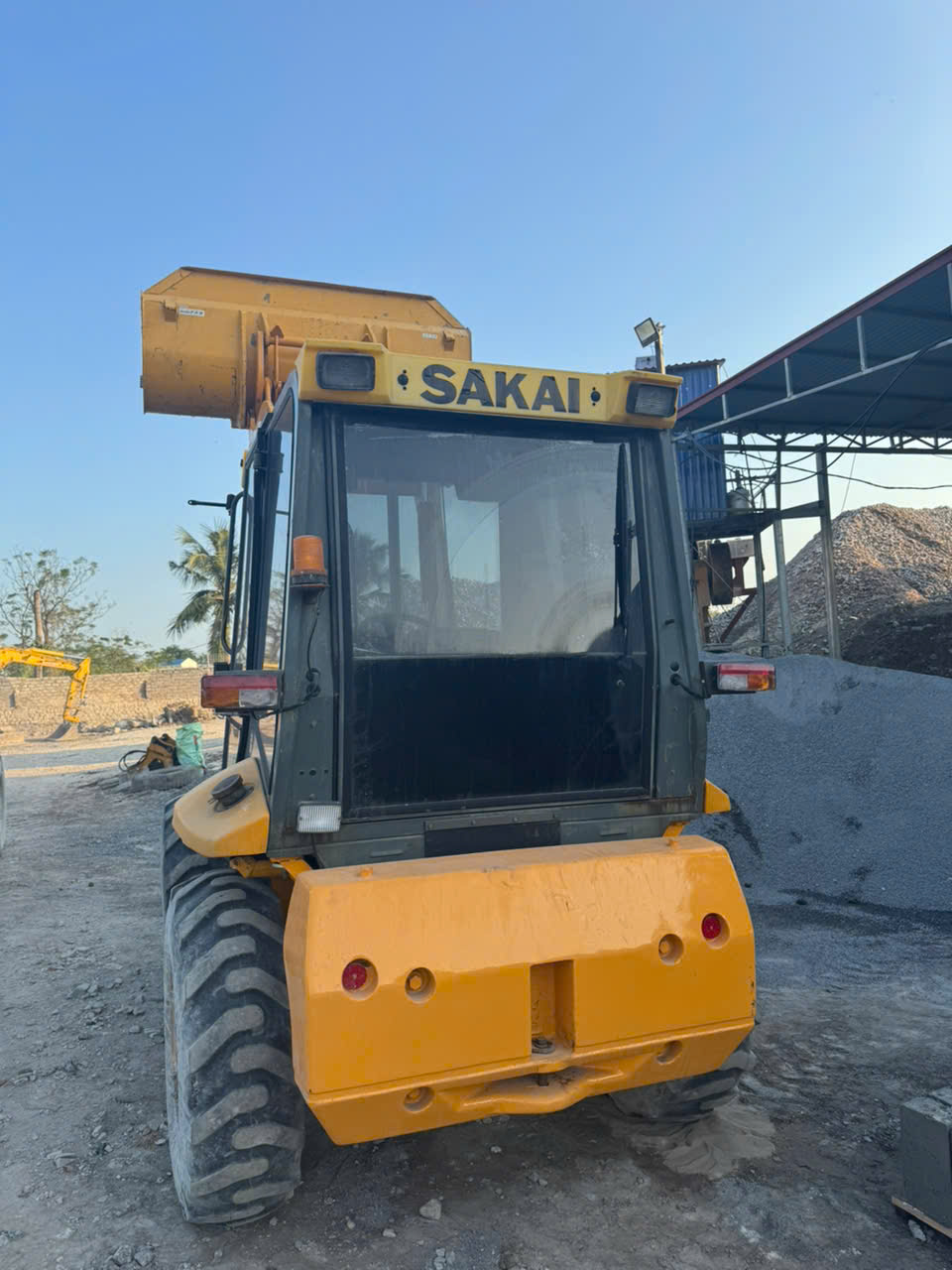 ban xuc lat  gau xuc 0.8m3 co thao lap nhanh thuy luc co cang nang dieu hoa day du