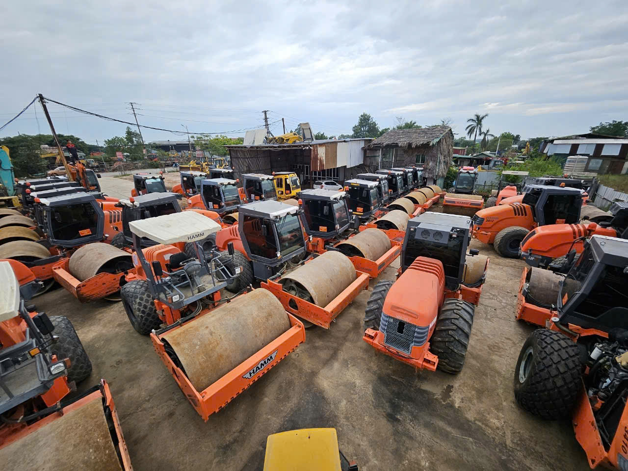 ben bai minh co san 60 may lu ham nhap khau xe dep