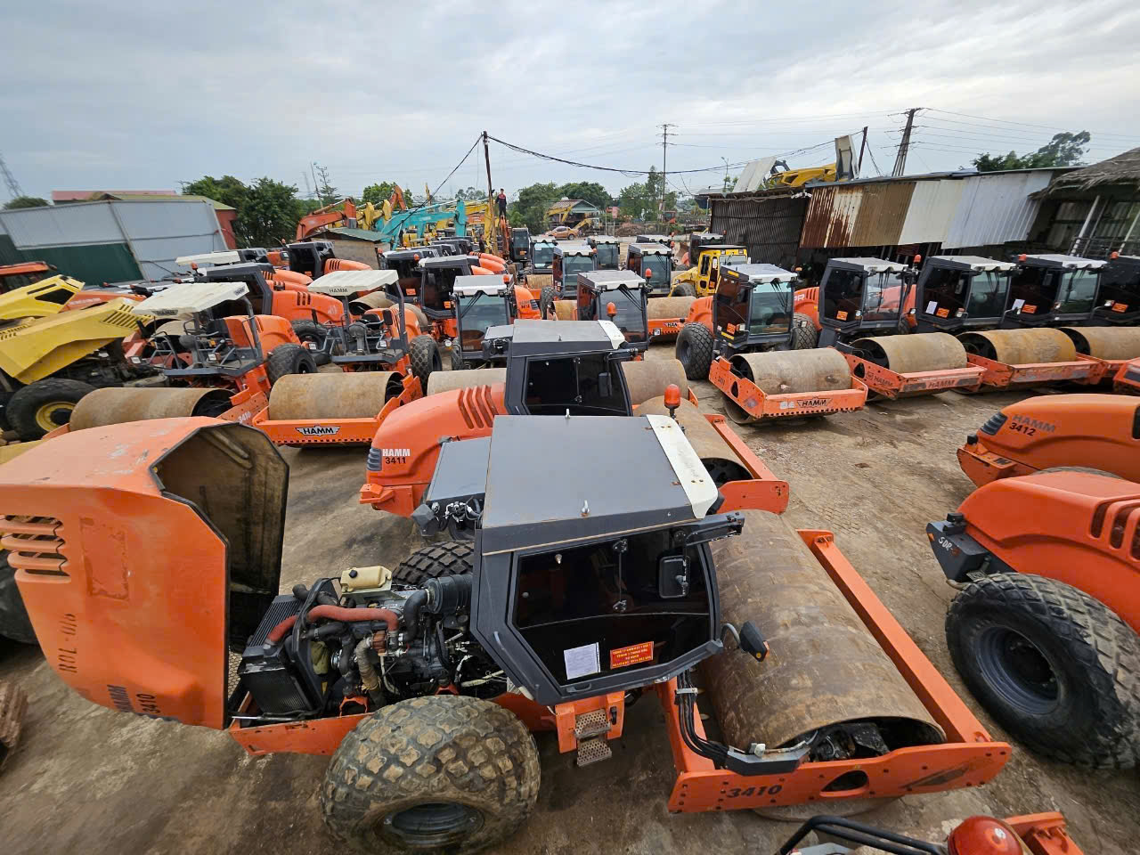 ben bai minh co san 60 may lu ham nhap khau xe dep