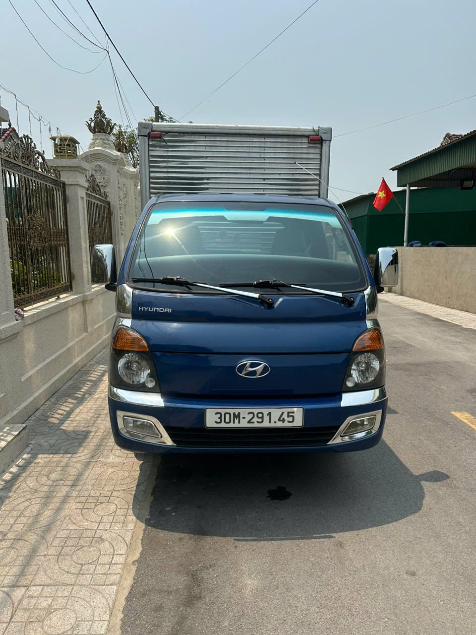 can ban huyndai h100 doi 2016 may co thung be chac chan