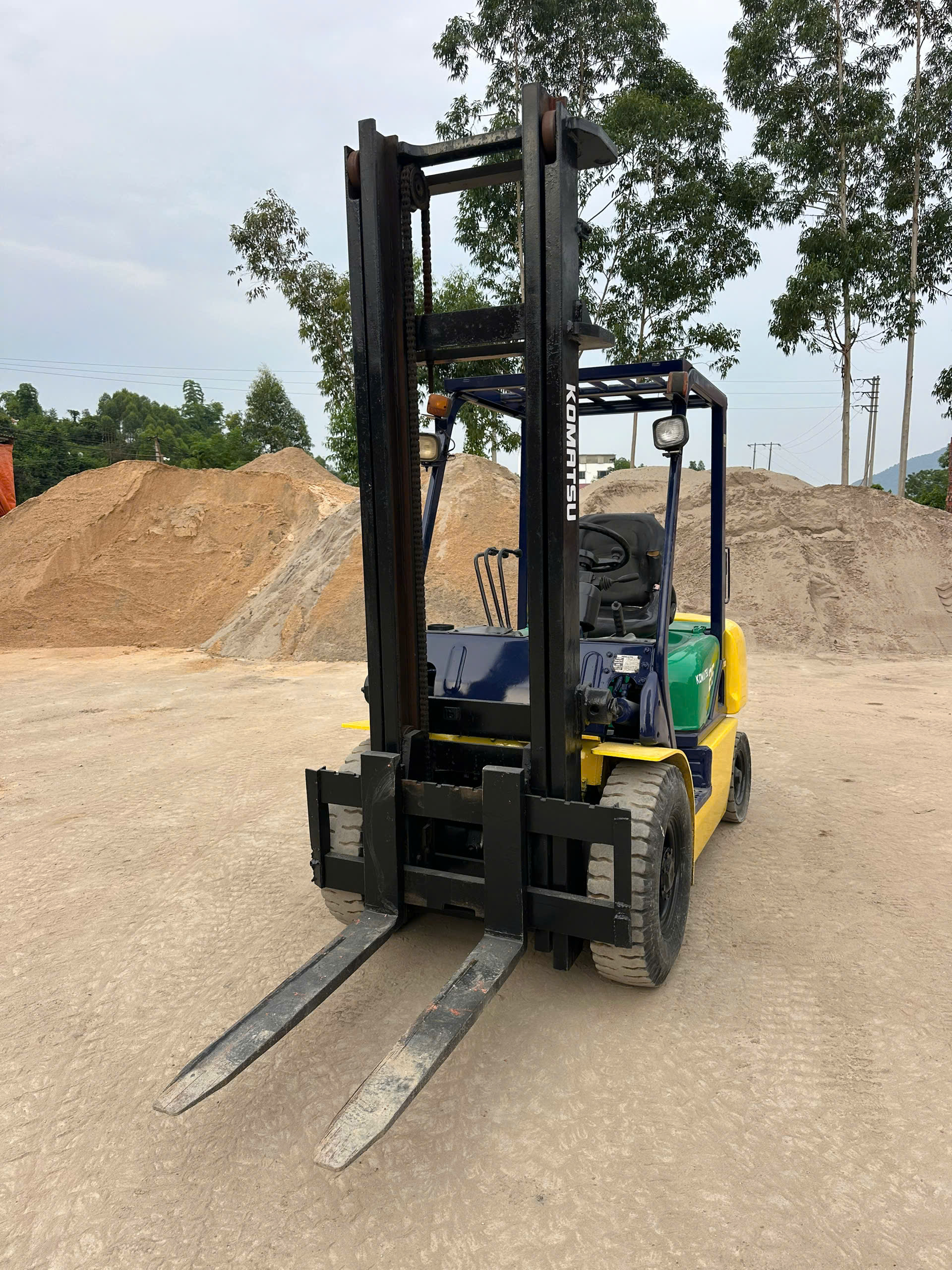 can ban komatsu 2,5 tan doi tru 14.