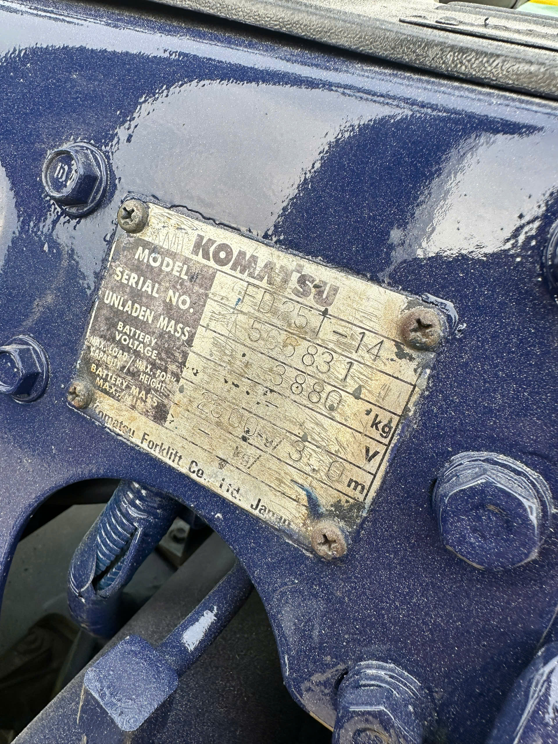 can ban komatsu 2,5 tan doi tru 14.