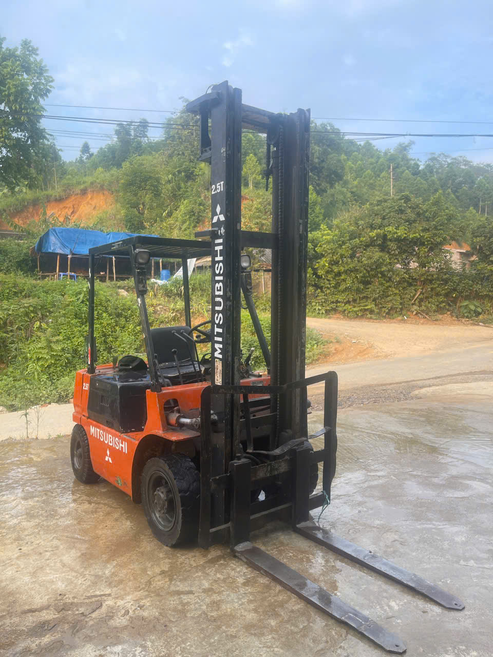 can ban mitsubishi 2.5t  nang ha co ban hoat dong tot