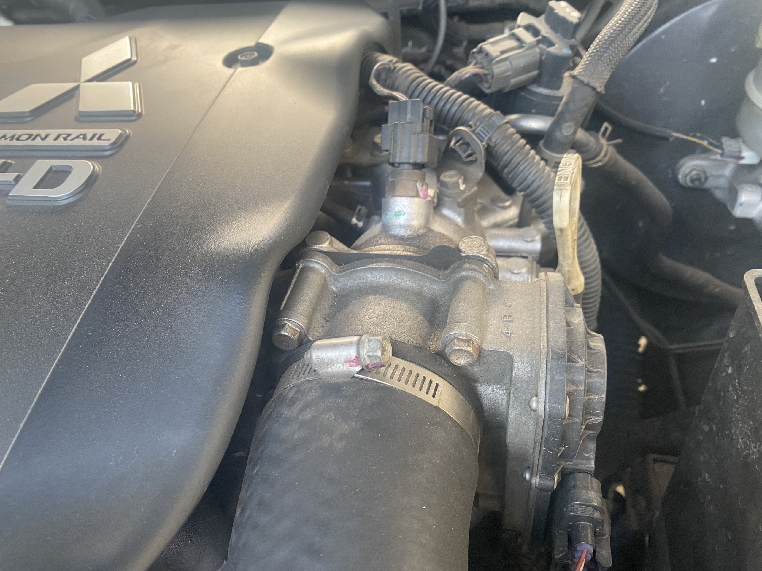 can ban mitsubishi pajero sport  2016 may dau so san