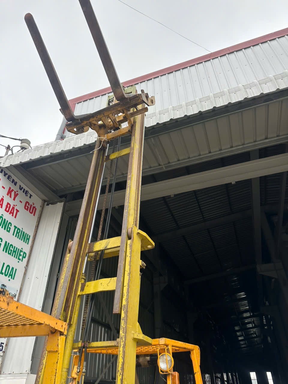 can ban xe nang ngat gu doi -8 . 2.5