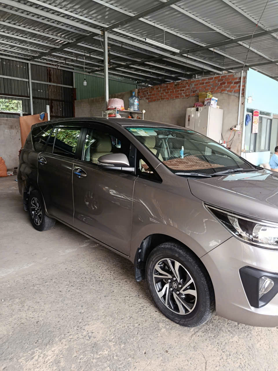 can cho cong ty ,doanh nghiep thue dai han xe innova e 2021 kem lai xe