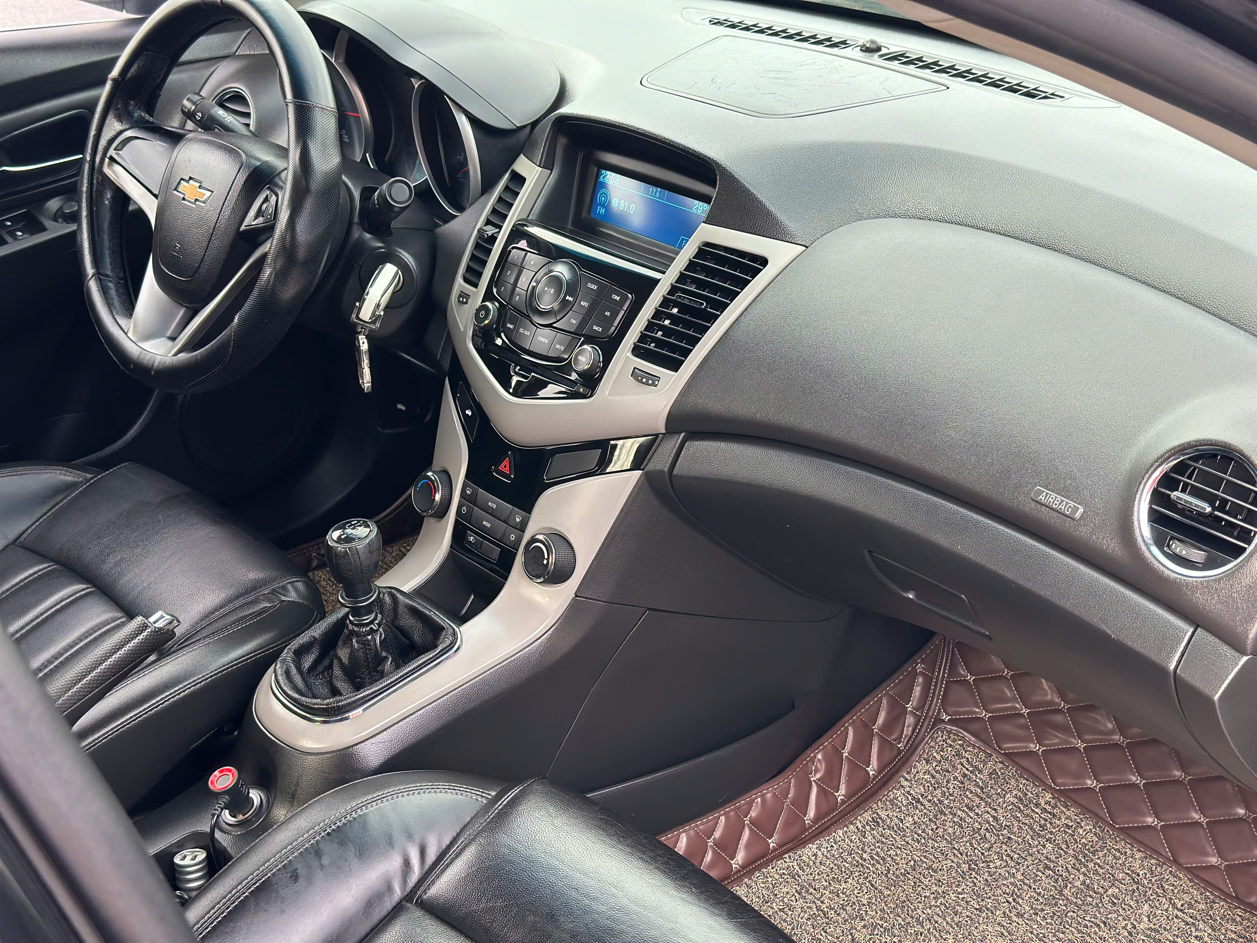 chevrolet cruze lt, san xuat 2017 dky 2018 so san.