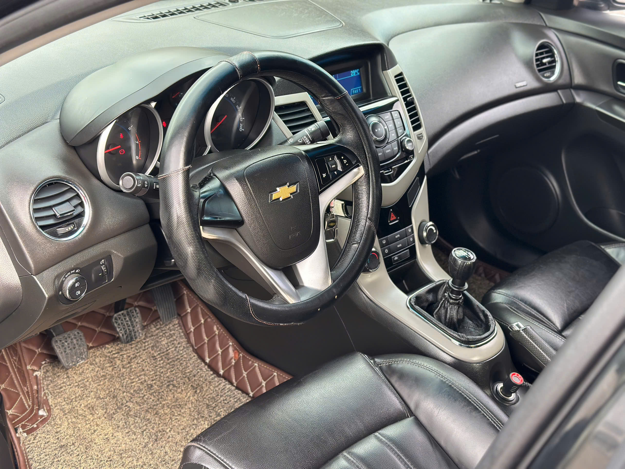 chevrolet cruze lt, san xuat 2017 dky 2018 so san.