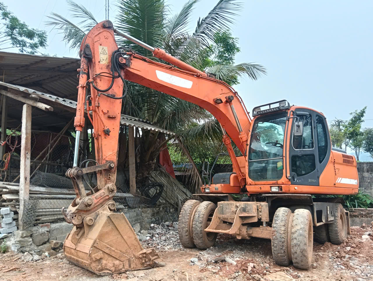 doosan 140 doi 2012 may hoat dong tot