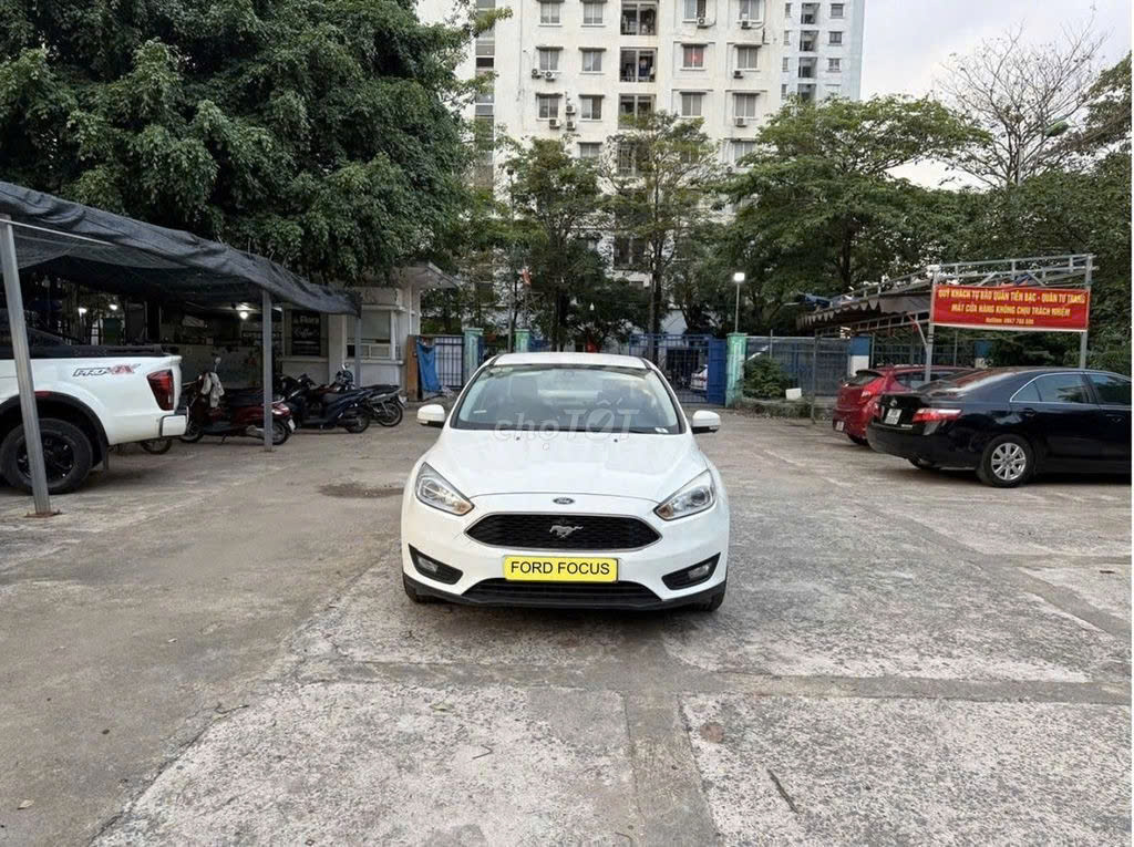 ford focus 1.5at trang