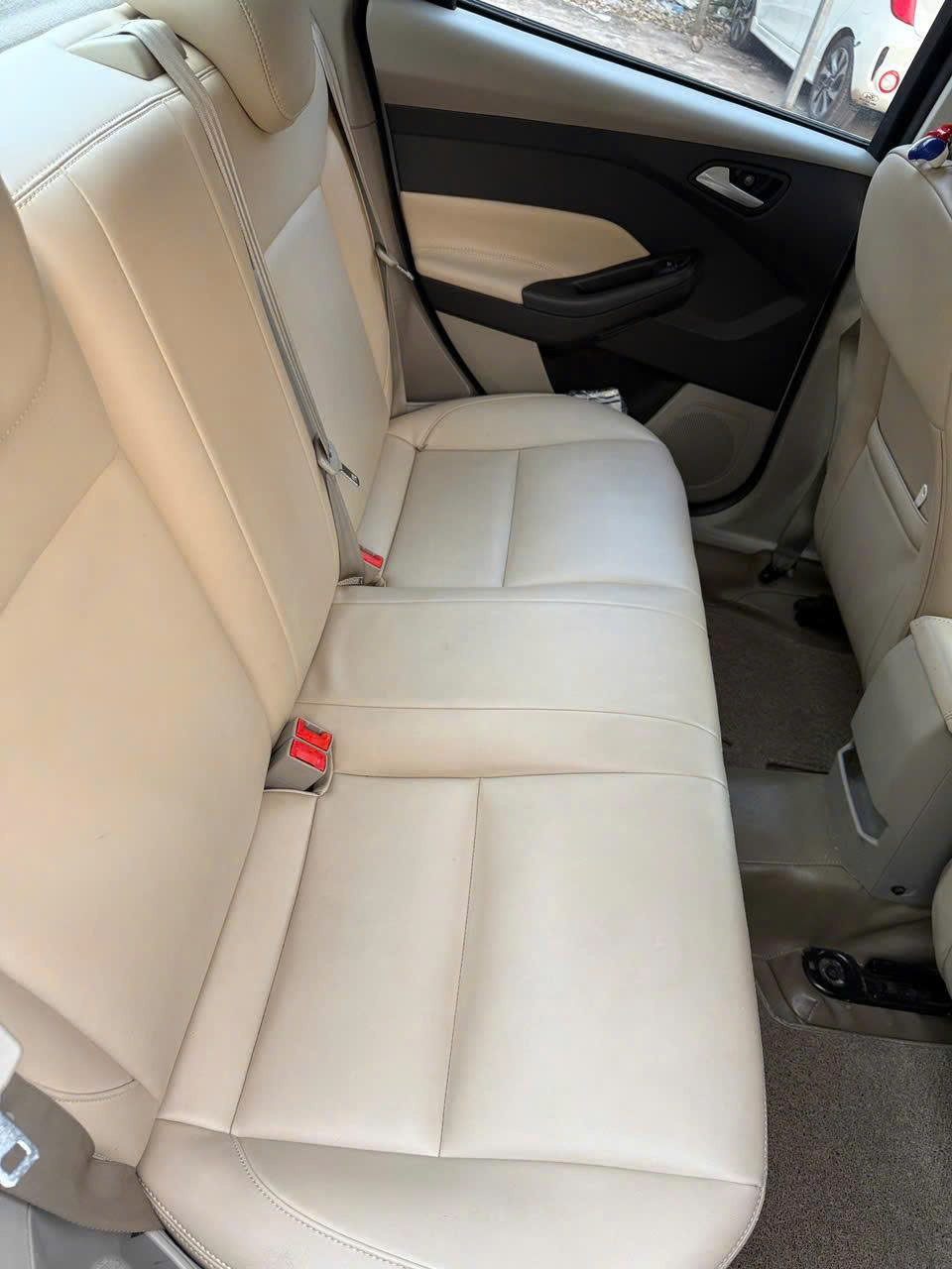 ford focus 1.5at trang