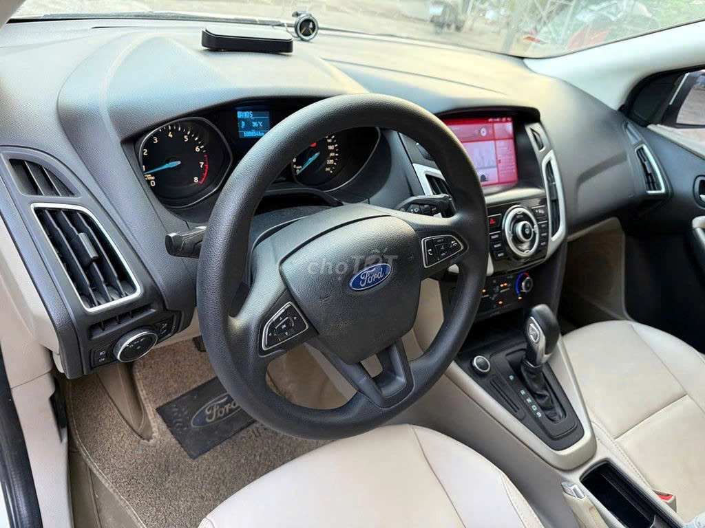 ford focus 1.5at trang